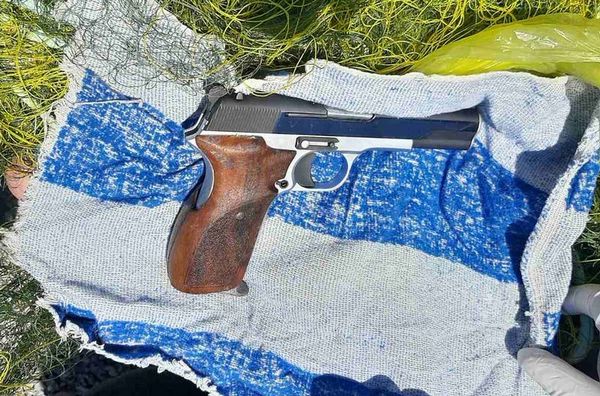 Σύλληψη 50χρονου στην οικία του οποίου εντοπίστηκαν όπλα, εκρηκτικές ύλες και ναρκωτικά