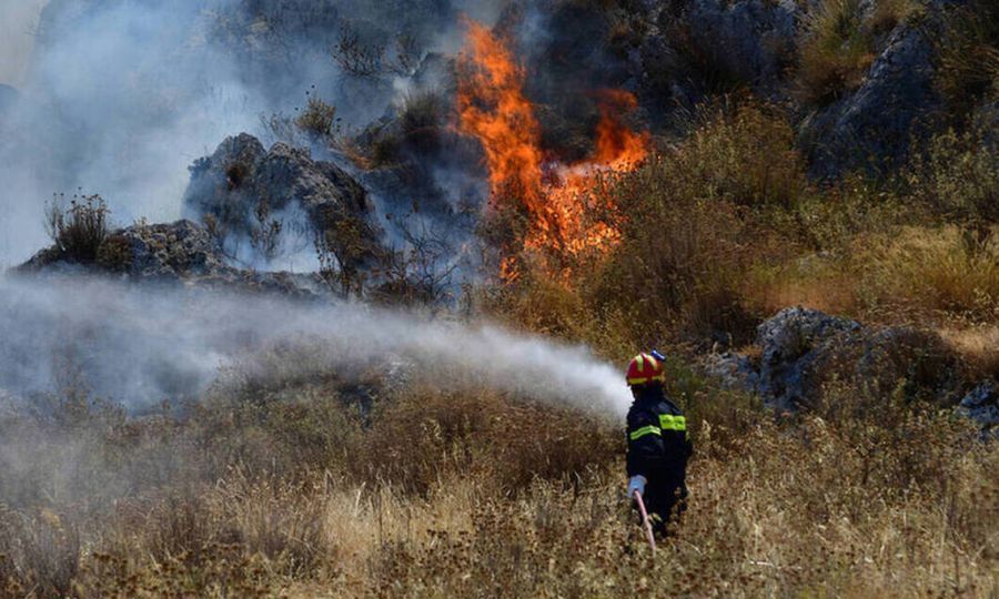 Σε εξέλιξη δασική πυρκαγιά πλησίον της κοινότητας Κόρνου