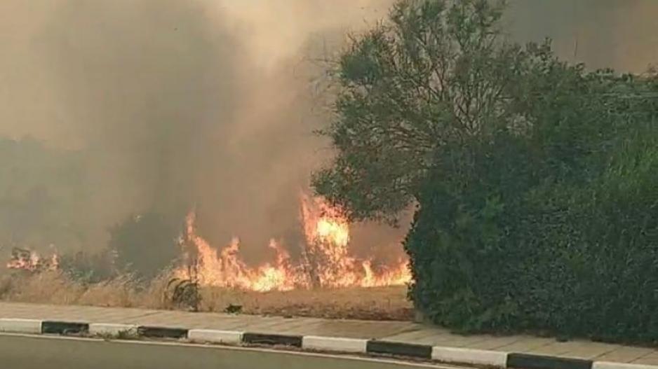 ΤΩΡΑ: Ανακρίνεται ένα πρόσωπο για την πυρκαγιά στον Αρακαπά