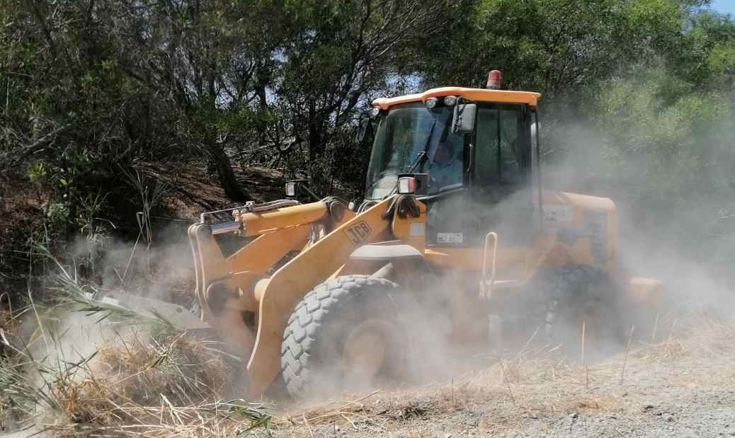 Λάρνακα: Συνεχίζονται οι εργασίες καθαρισμού από χόρτα