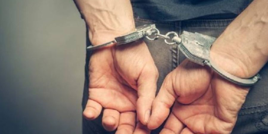 Χειροπέδες σε 48χρονο για απειλές κατά παιδίατρων