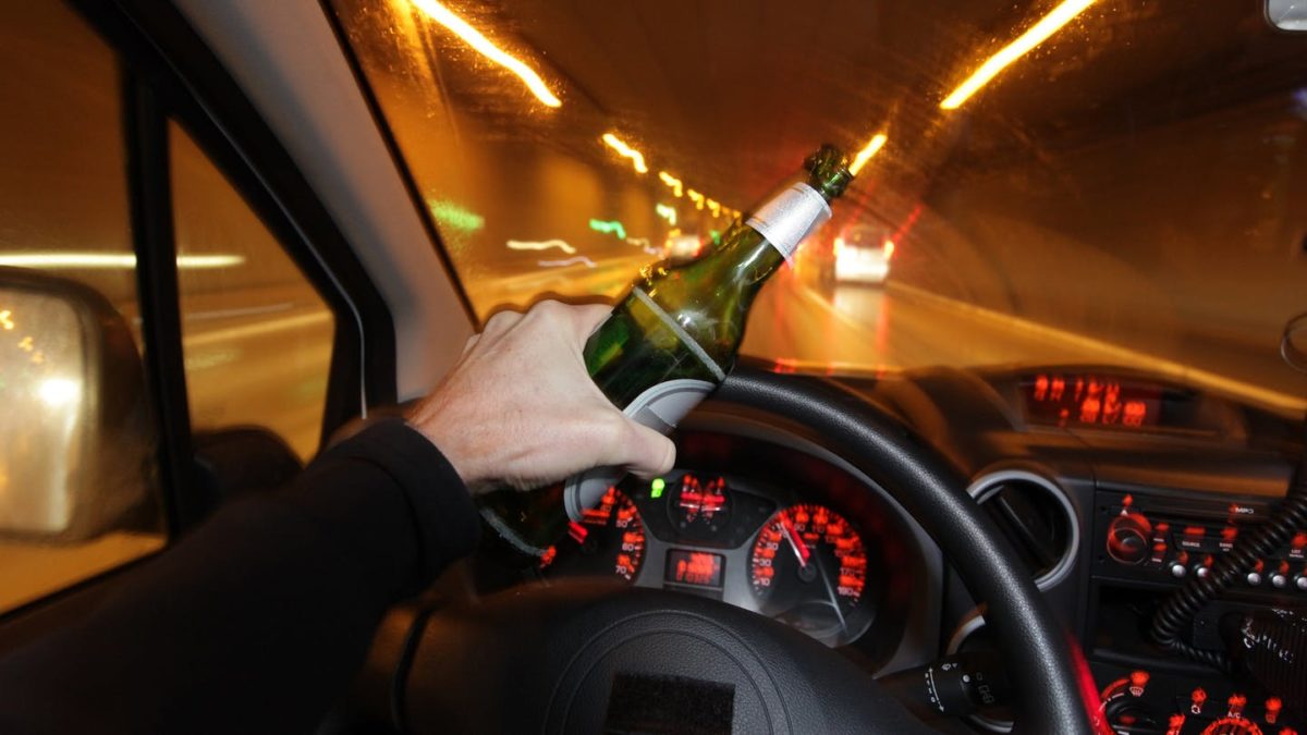 Άνδρας οδηγούσε αυτοκίνητο στην Κοφίνου υπό την επήρεια αλκοόλης