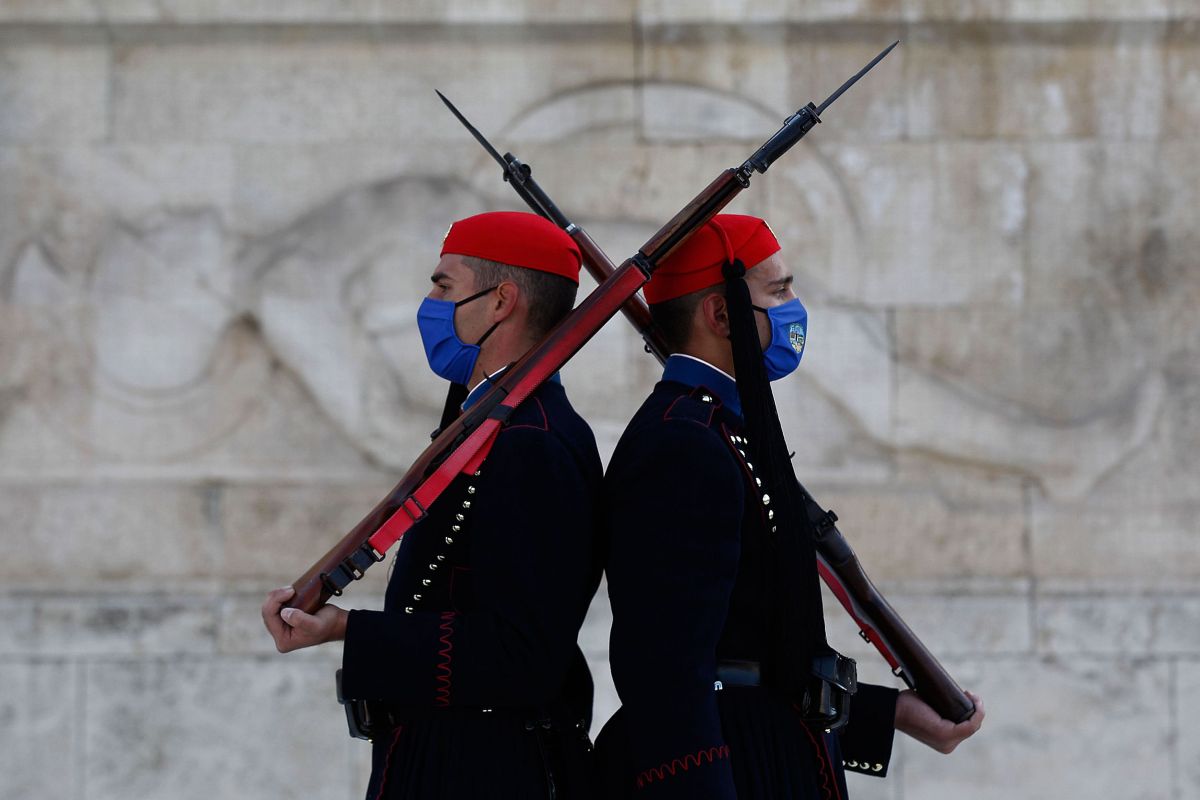 Ελλάδα: Σε αναστολή από σήμερα οι ανεμβολίαστοι υγειονομικοί