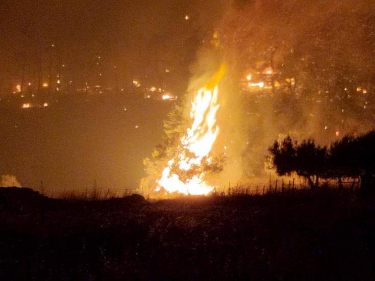 Πυρκαγιά στην Εύβοια, εκκενώνονται οικισμοί