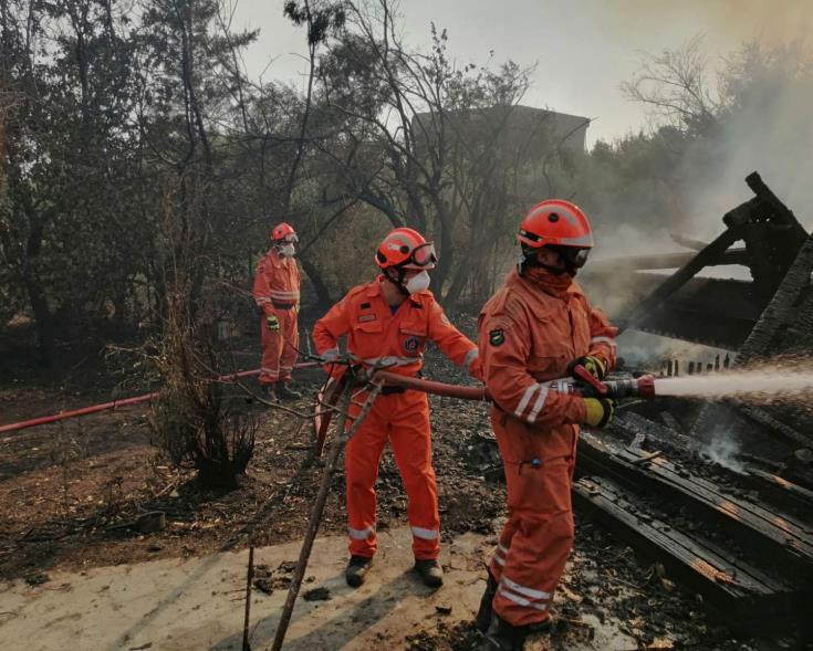 Στη μάχη με τις φλόγες και το Σάββατο η κυπριακή αποστολή στην Ελλάδα