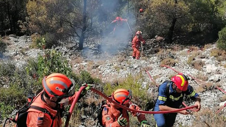 Έσωσαν κατοικίες από βέβαιη καταστροφή οι Κύπριοι πυροσβέστες