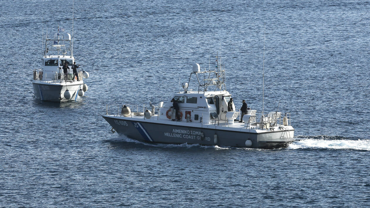 Επιχείρηση διάσωσης μετανάστη που έπεσε από πλοιάριο στο Κάβο Γκρέκο