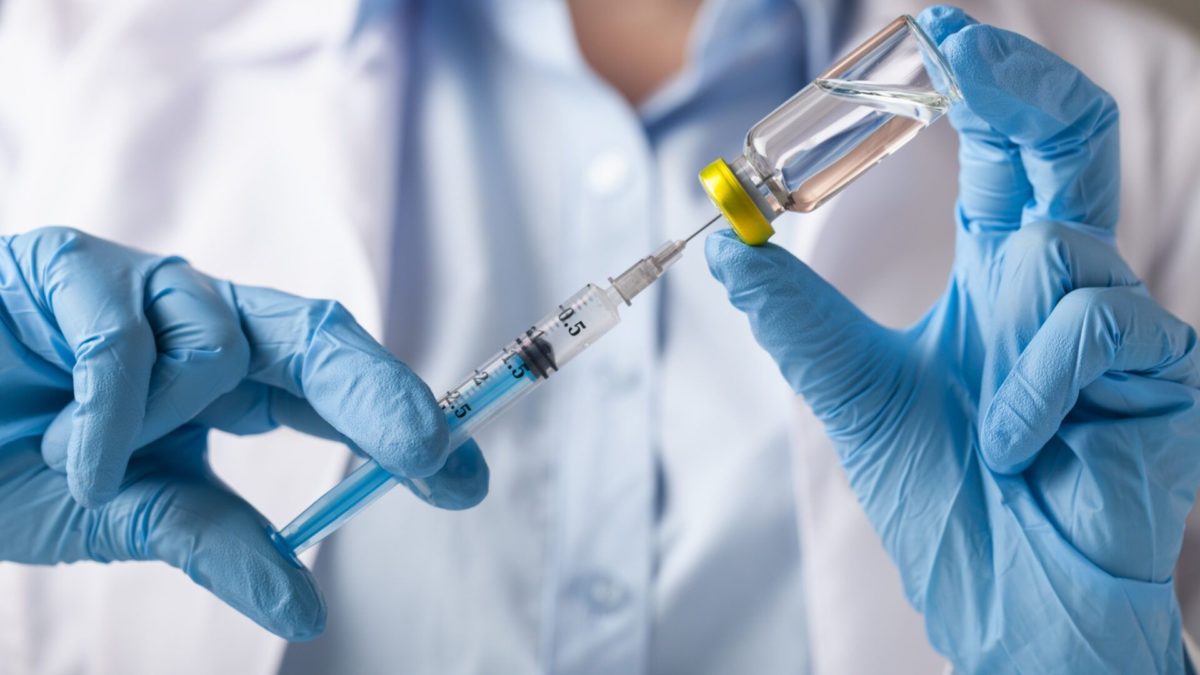 Δρ. Πολυνείκης: Με διαφορά μιας εβδομάδας τα εμβόλια γρίπης και Covid (ΒΙΝΤΕΟ)
