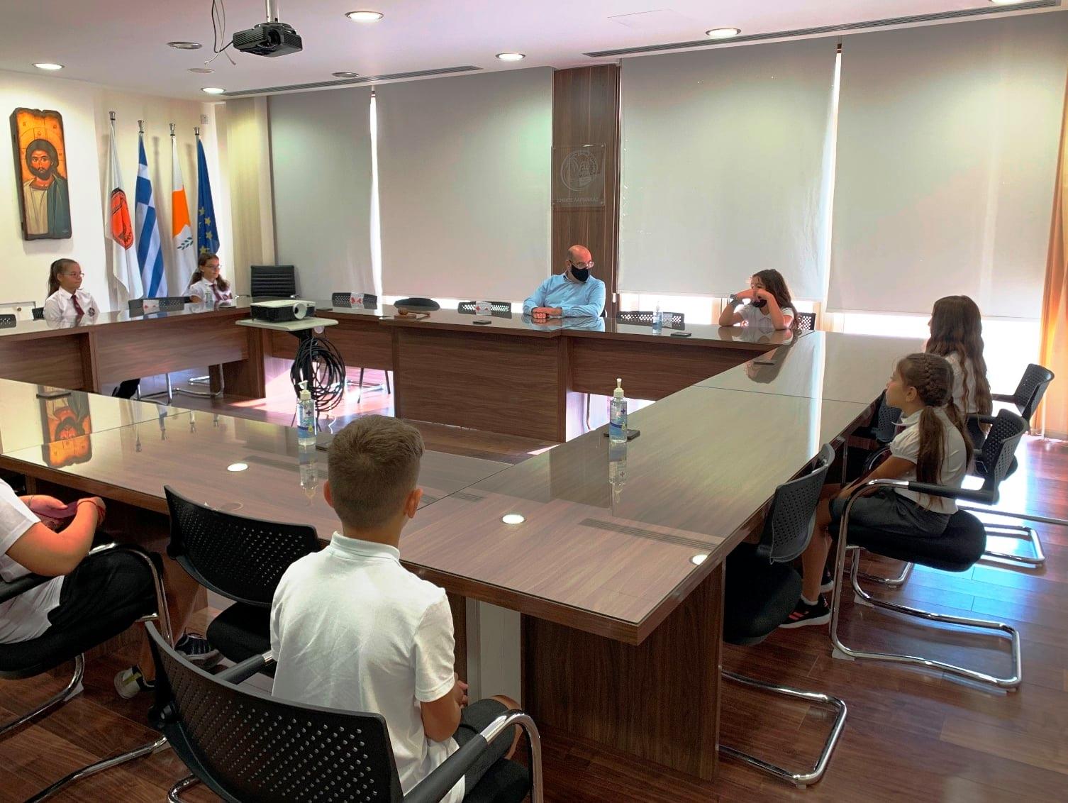 Επίσκεψη μαθητών Δημοτικού Αρμενικού Σχολείου «ΝΑΡΕΚ» στο Δήμαρχο Λάρνακας