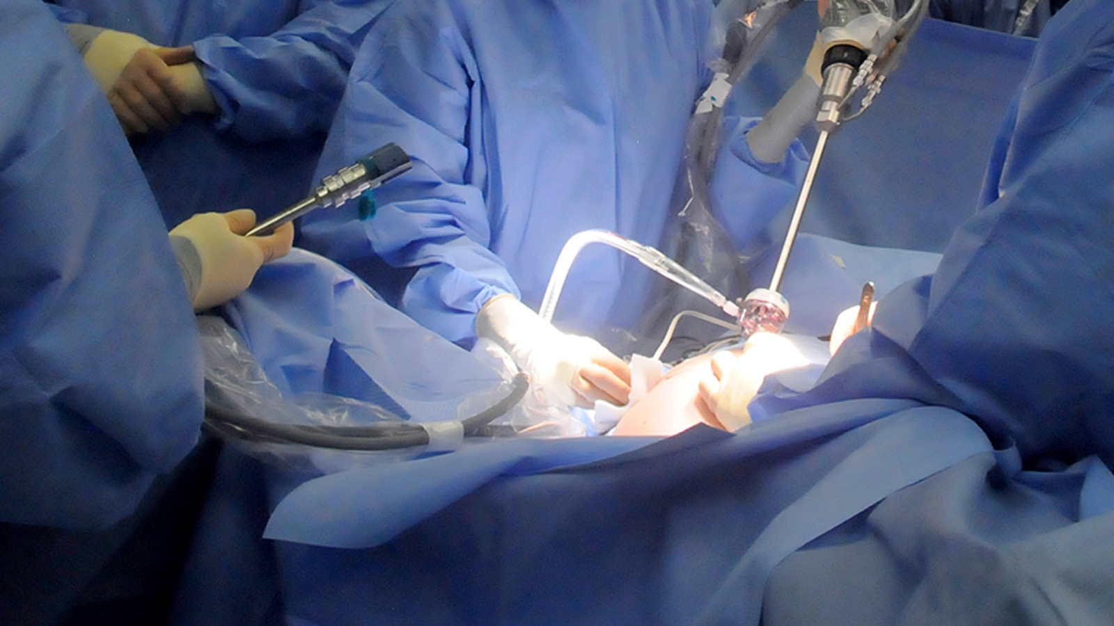«Χειρουργείο αφαίρεσης» μήτρας: Κοινό μυστικό οι τσαρλατανισμοί;