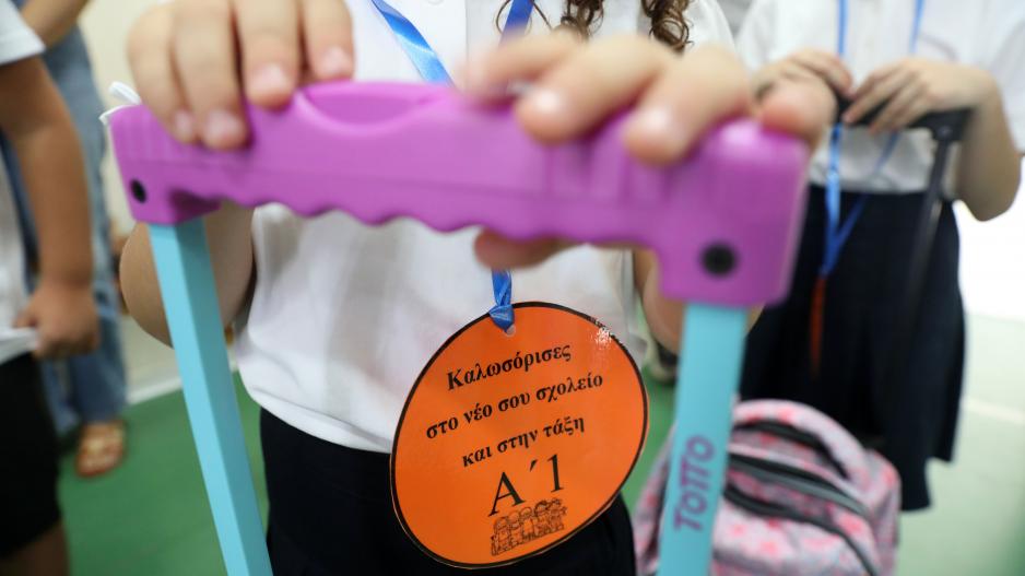 Πολλά και σποραδικά κρούσματα στα σχολεία, φόβοι για δημιουργία clusters (βίντεο)