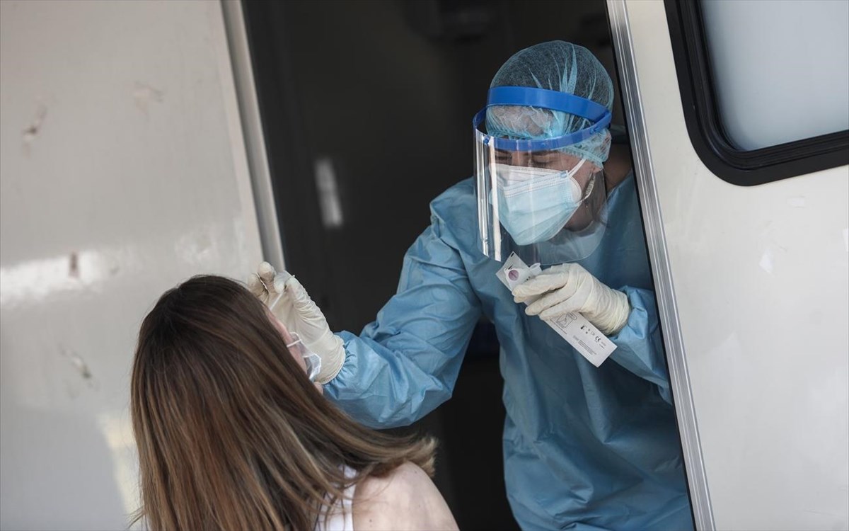 Κινητές μονάδες στα Δημοτικά για rapid τεστ από αύριο