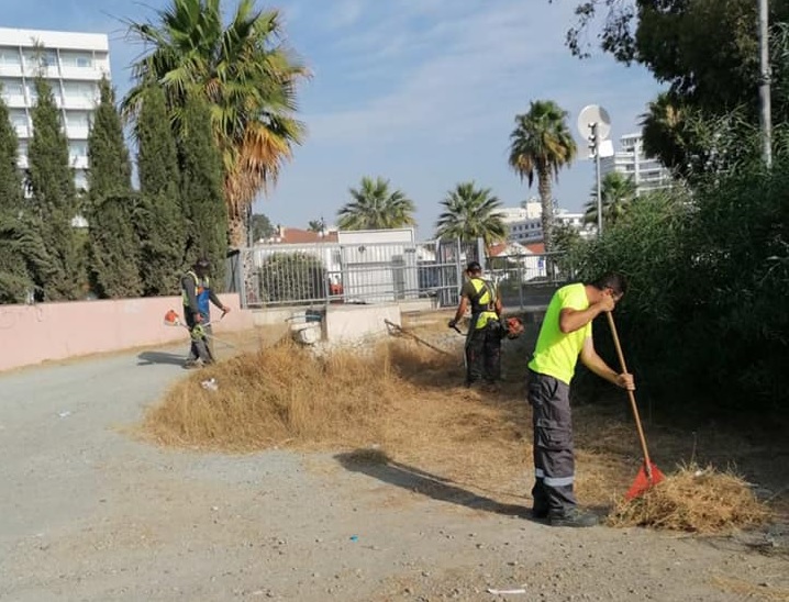 Επαναρχίζουν οι εργασίες καθαρισμού σε δρόμους και πεζοδρόμια