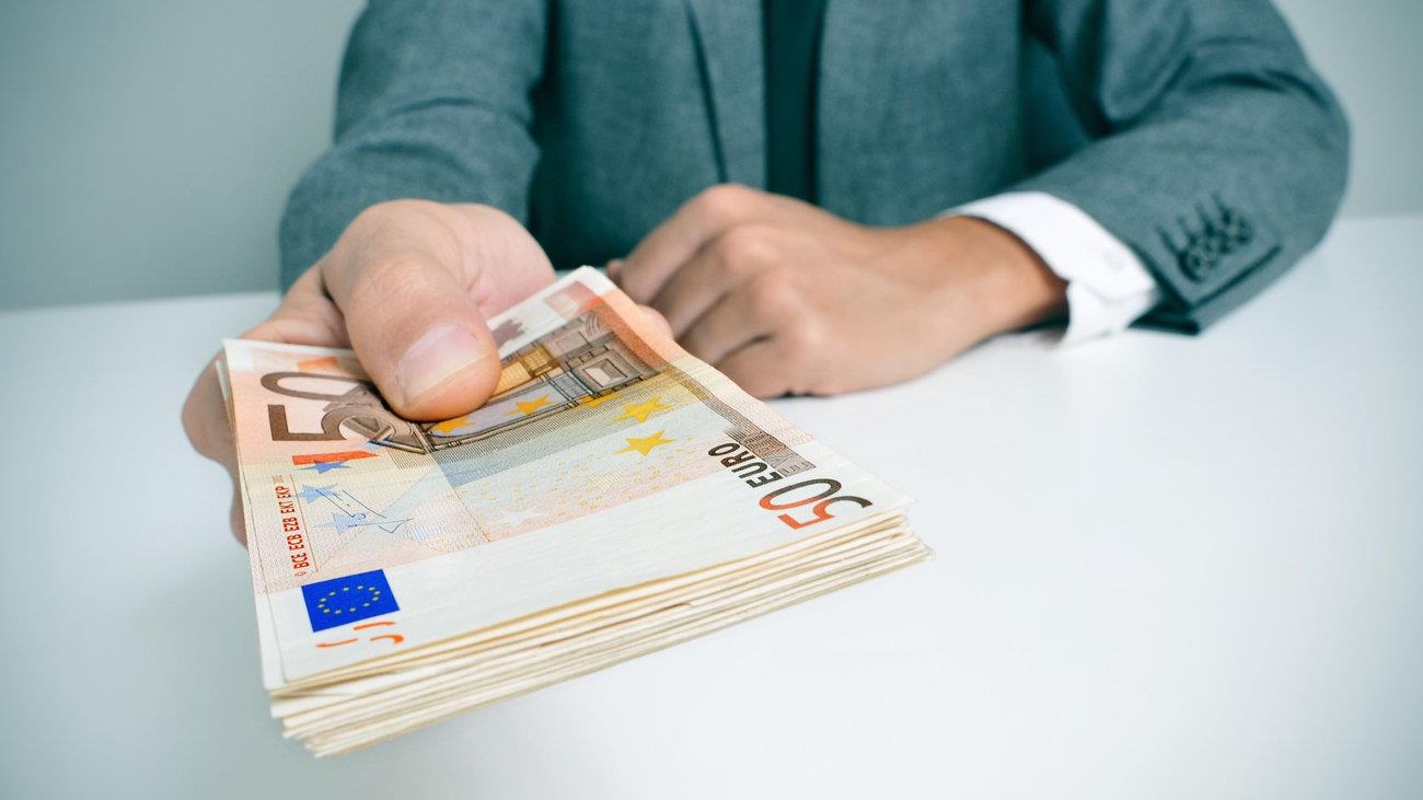 Στη Βουλή το θέμα των επιδομάτων των μονογονιών και το θέμα των αποκοπών