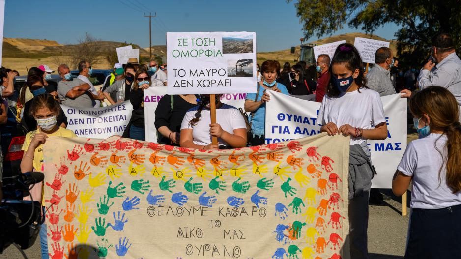 Έξω από τις τάξεις οι μαθητές δέκα σχολείων για την μετακίνηση του ασφαλτικού