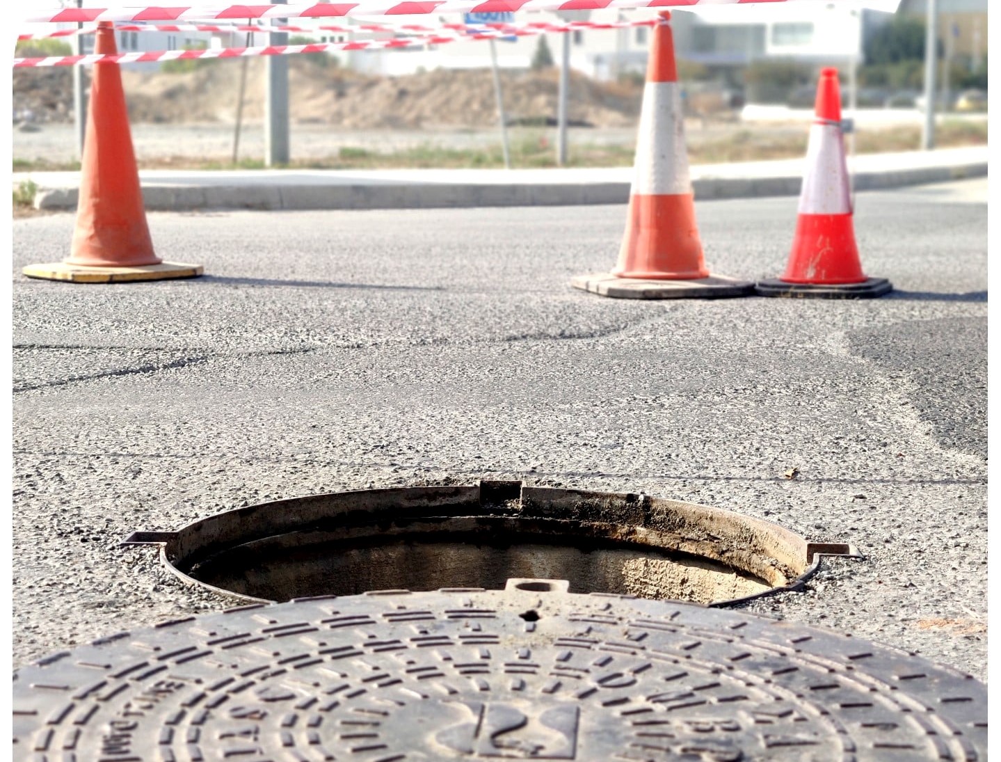 Προσοχή: Εργασίες επιδιόρθωσης φρεατίων στο δρόμο Λάρνακας – Δεκέλειας