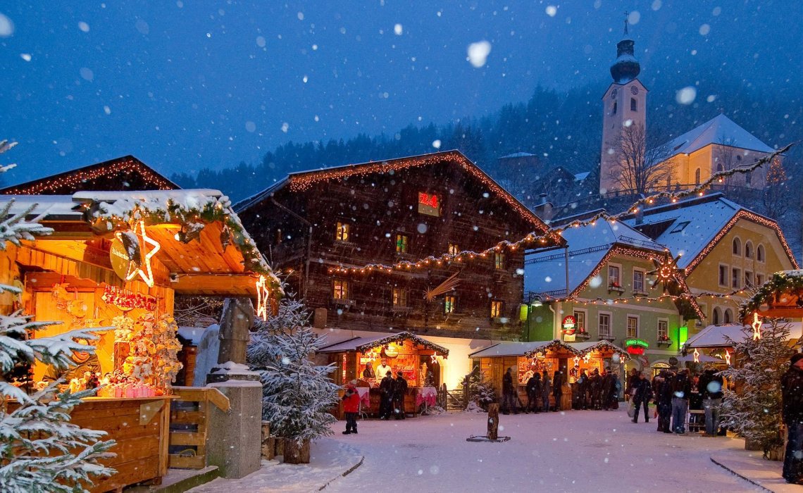 Το λαμπερό Christmas Street Food Village που θα στηθεί φέτος στη Δερύνεια