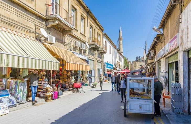 SOS για λαθρεμπόριο καυσίμων και προϊόντα μαϊμού μέσω Πράσινης Γραμμής