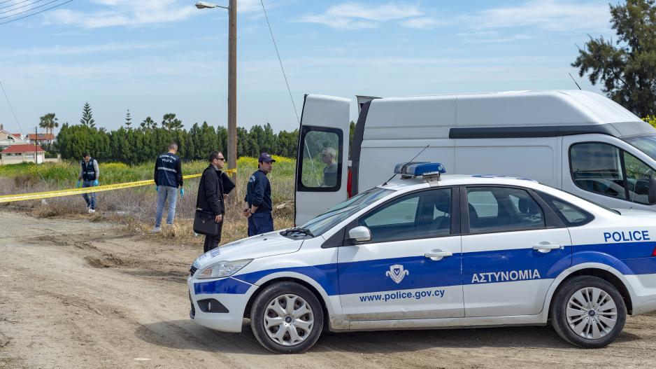 Σαρωτικές έρευνες στην Αμαθούντα: Βρήκαν όπλα και χιλιάδες σφαίρες (ΒΙΝΤΕΟ)