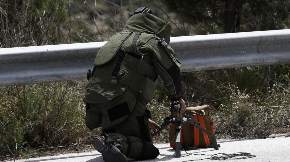 Εντοπίστηκε χειροβομβίδα και εκρηκτική ύλη ΤΝΤ σε απορριμματοφόρο