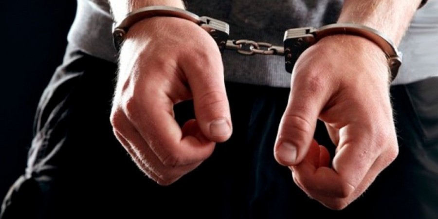 Πέταξε στην αυλή γείτονα ναρκωτικά-Χειροπέδες σε 24χρονο στη Λάρνακα