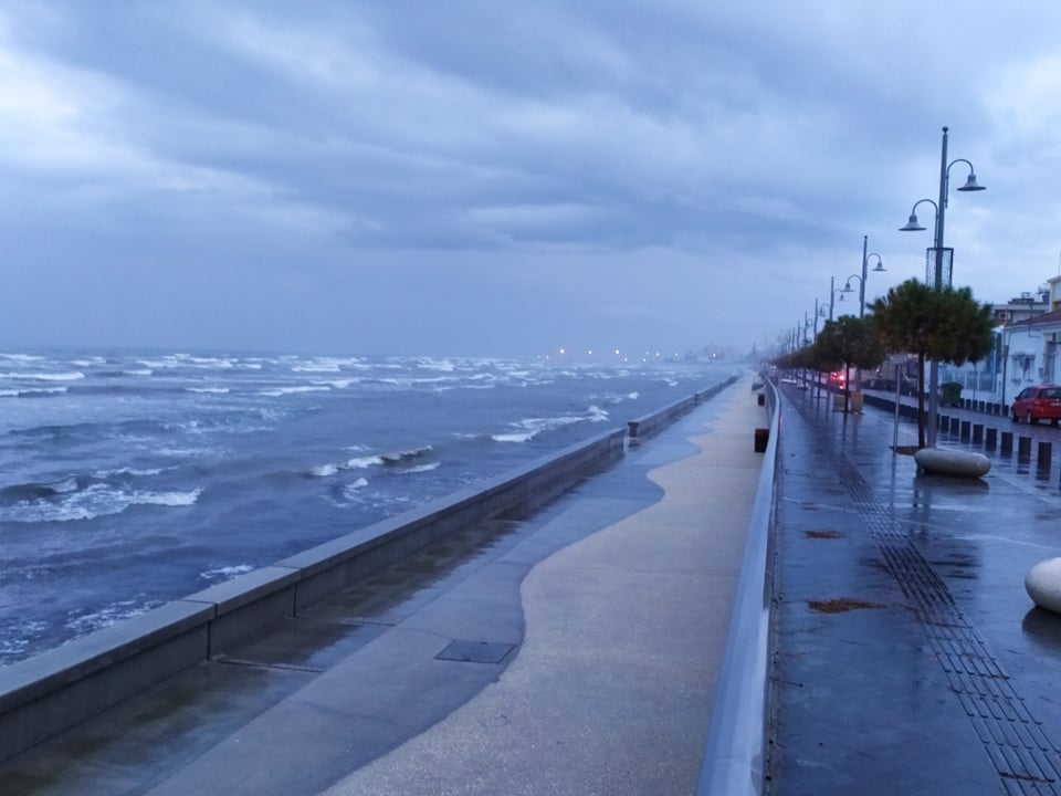 Σε ισχύ ως μεσημέρι Δευτέρας η πορτοκαλί προειδοποίηση, βροχές, καταιγίδες και χιόνια