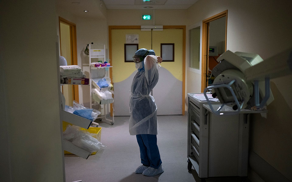 Έκρηξη κρουσμάτων στην Ελλάδα πάνω από 28.000 χιλιάδες τα θετικά κρούσματα