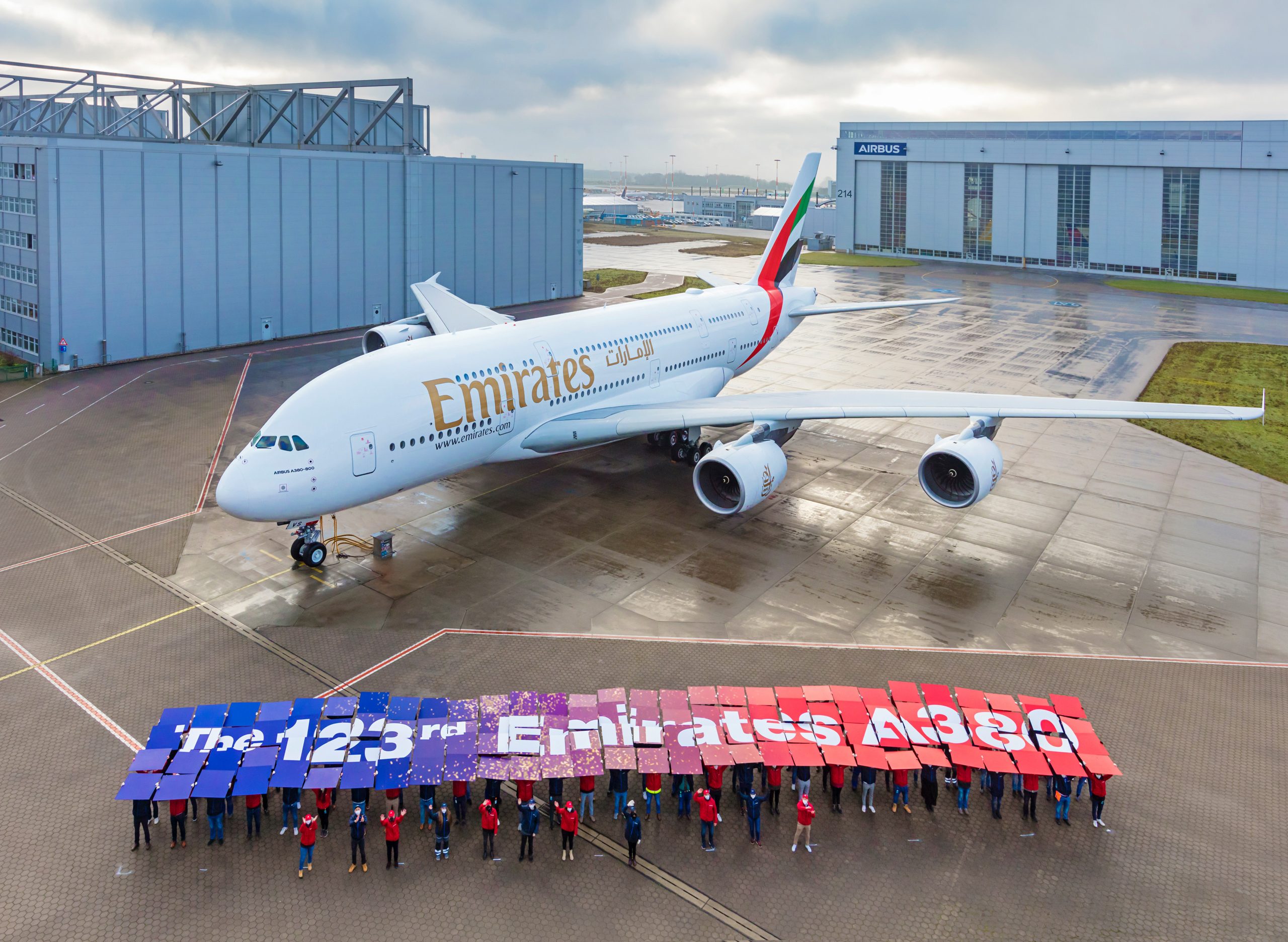 Η Emirates ενισχύει τον στόλο της με την παραλαβή του 123ου εμβληματικού αεροσκάφους A380