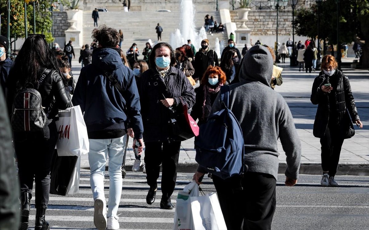 Τα νέα μέτρα που εξετάζουν οι ειδικοί στην Ελλάδα για αναχαίτιση της Όμικρον