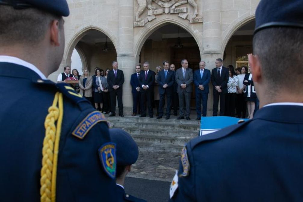 Τα κάλαντα από την Αστυνομία, την ΕΛΔΥΚ και την Εθνική Φρουρά άκουσε ο Πρόεδρος Αναστασιάδης