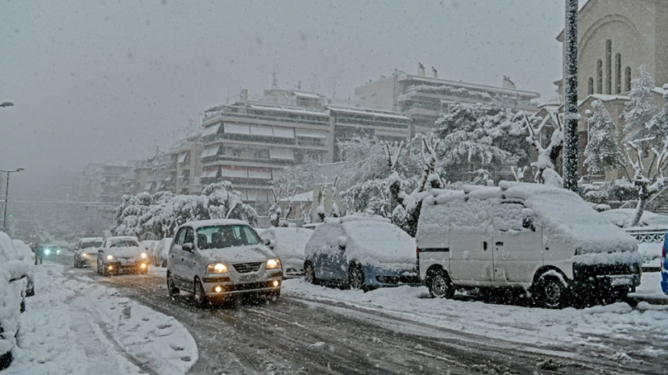 Χιόνια στο κέντρο της Αθήνας: Σε κλοιό ψύχους η Ελλάδα λόγω της “Ελπίς”