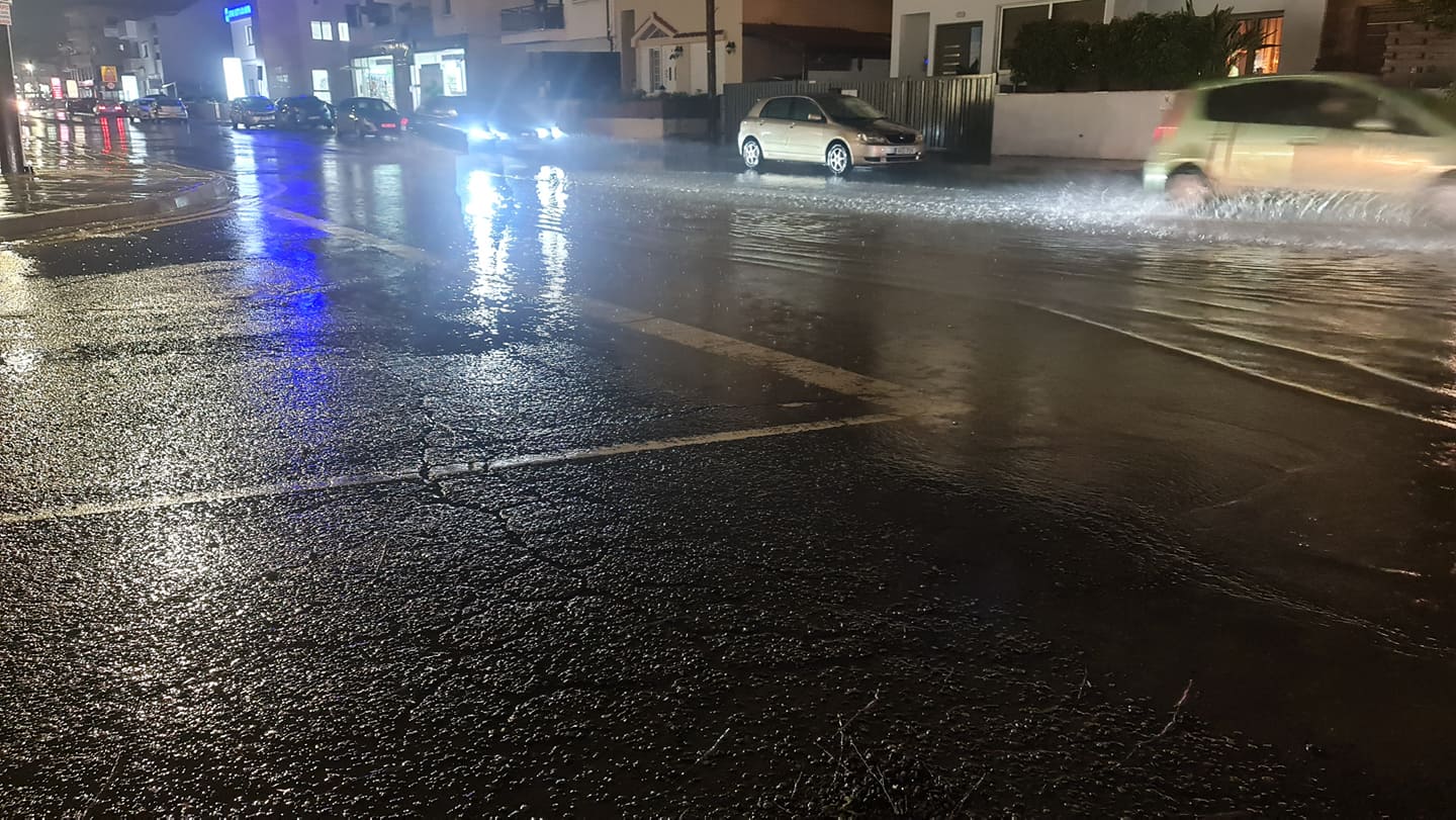 Πλημμύρες στη Λάρνακα λόγω των έντονων βροχοπτώσεων (ΒΙΝΤΕΟ- ΦΩΤΟ)