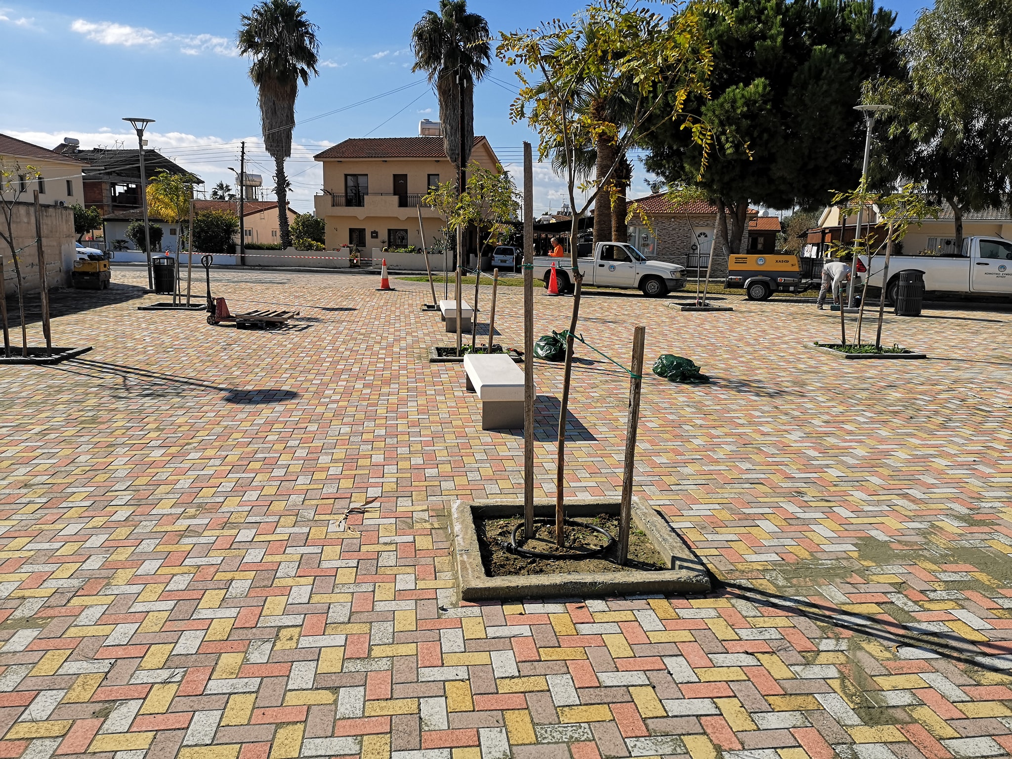 Μια νέα ανανεωμένη πλατεία απέκτησε η κοινότητα Κιτίου της επαρχίας Λάρνακας (φώτο)