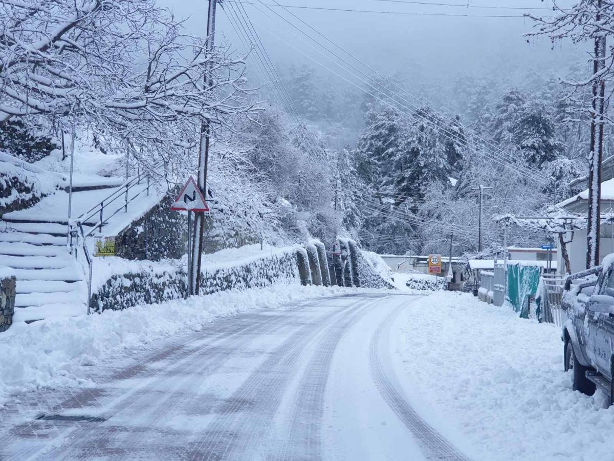 Κλειστοί όλοι οι δρόμοι προς το Τρόοδος, η κατάσταση του ορεινού οδικού δικτύου