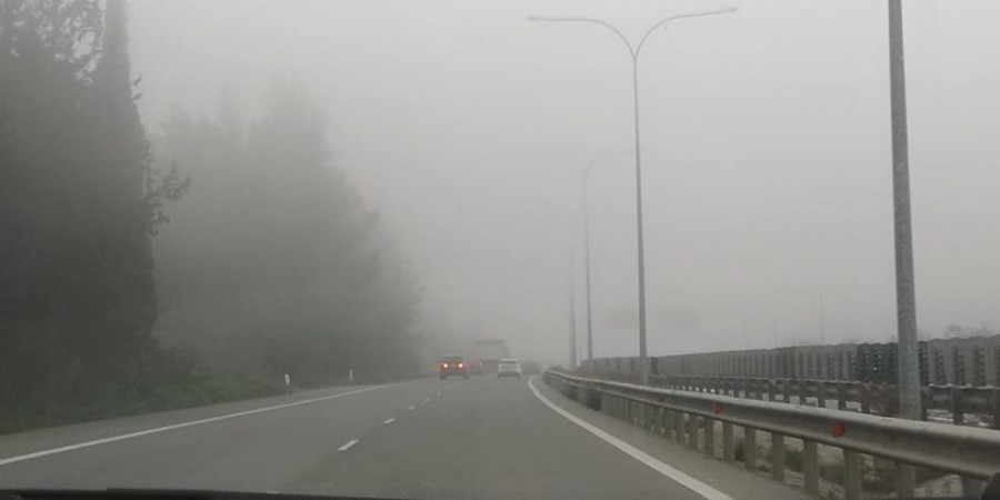 Πυκνή ομίχλη στον αυτοκινητόδρομο παρά την περιοχή Ζυγίου