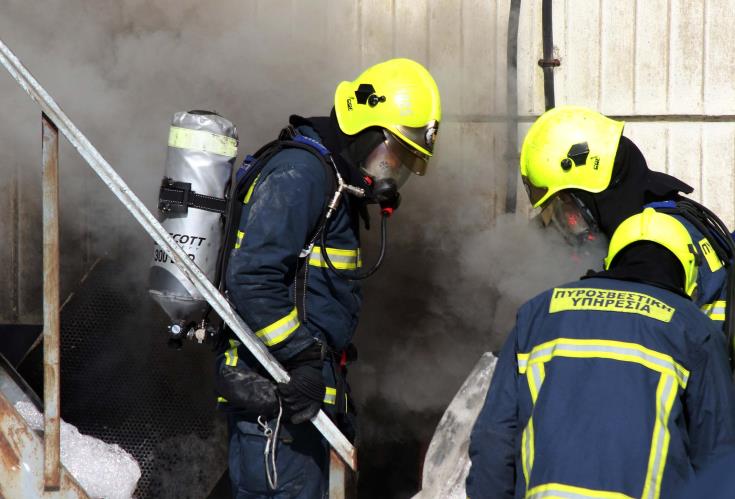 Οι αρχές διερευνούν τα ακριβή αίτια πρόκλησης της πυρκαγιάς στο Τσιμεντοποιίο Βασιλικού