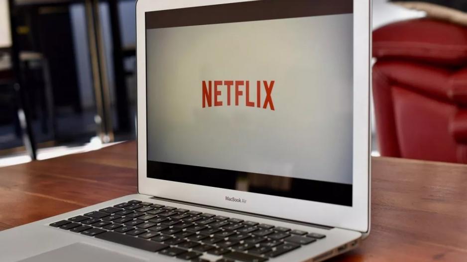 Netflix: Γιατί ανεβάζει τις τιμές στις συνδρομές