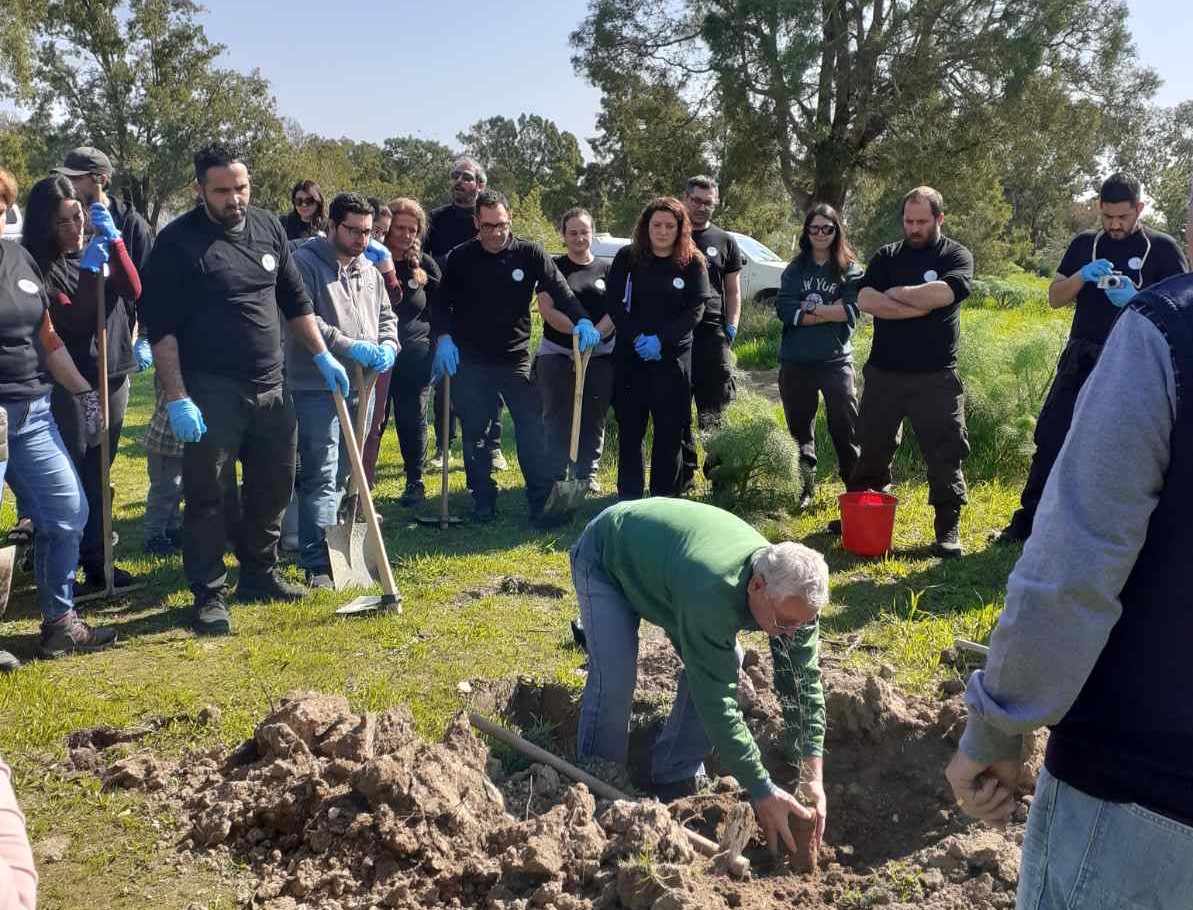 Δεντροφύτευσαν και καθάρισαν το πάρκο του εκδρομικού χώρου στην Αλυκή της Λάρνακας