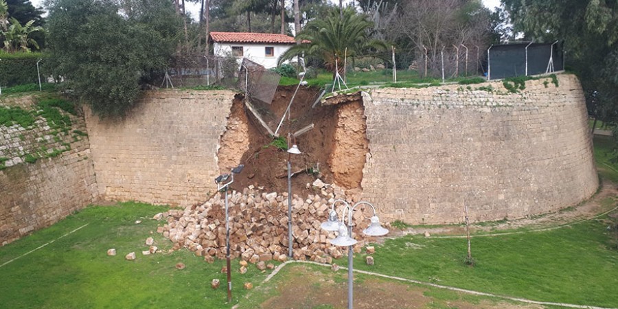 Κατέρρευσε μέρος των ενετικών τειχών στην κατεχόμενη Λευκωσία (ΦΩΤΟ)