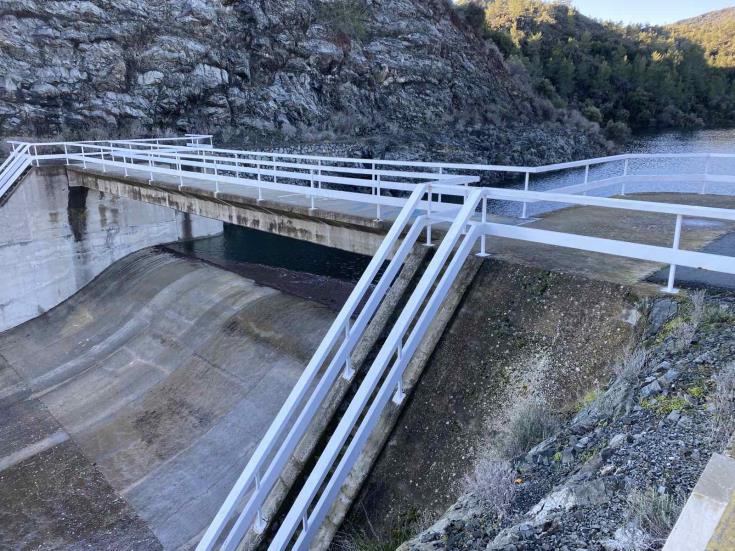 Για τρίτη φορά στην ιστορία του υπερχείλισε φέτος το φράγμα Λευκάρων