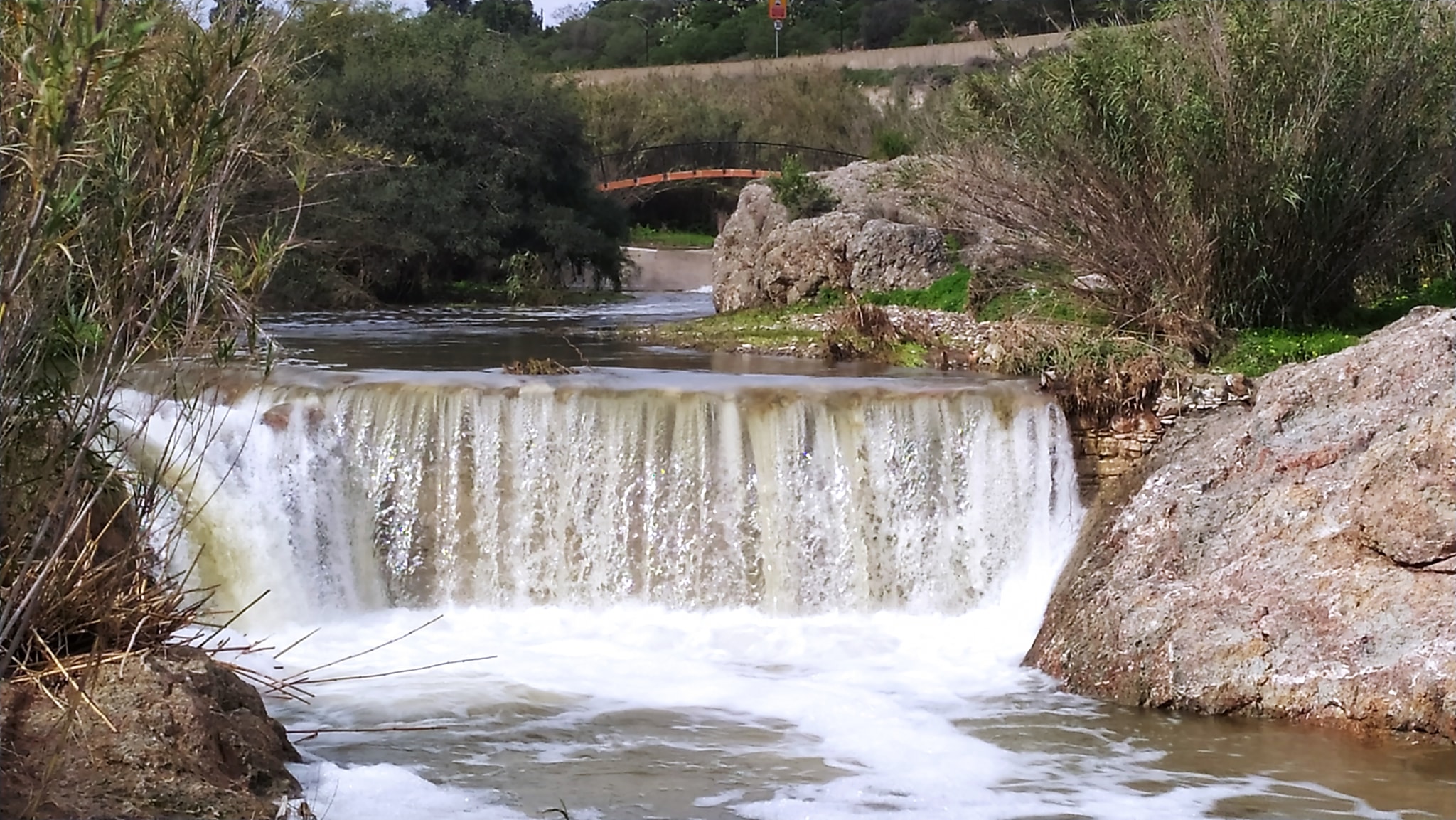 O καταρράκτης στην Αγία Άννα (φώτο)