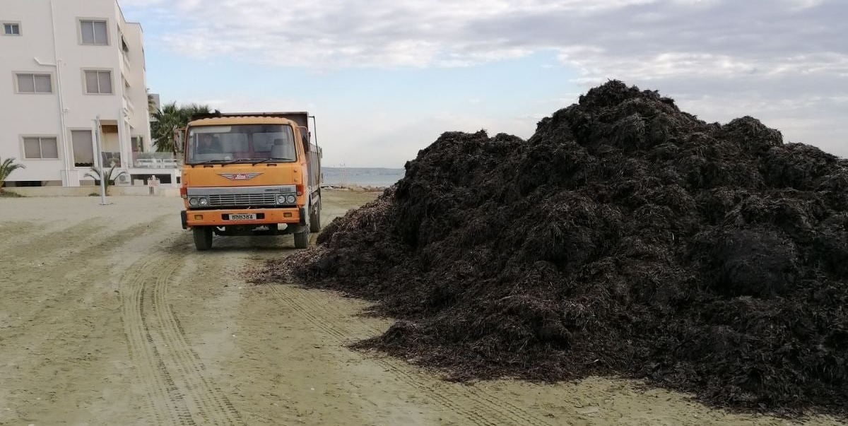 Συνεχίζονται οι εργασίες καθαρισμού σε Λεωφόρους και παραλίες της Λάρνακας