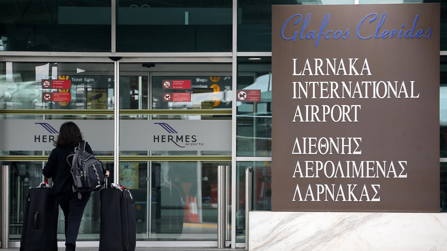 Mε πτήση από το Αεροδρόμιο Λάρνακας φεύγουν την Παρασκευή από την Κύπρο Ρώσοι και Λευκορώσοι πολίτες