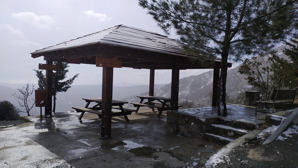 Ντύθηκαν στα λευκά και πάλι κοινότητες της ορεινής Λάρνακας (ΒΙΝΤΕΟ)