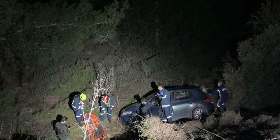 Φοιτήτρια έπεσε σε χαράδρα 8 μέτρων στα ορεινά- Καρέ καρέ η διάσωσή της (ΒΙΝΤΕΟ)