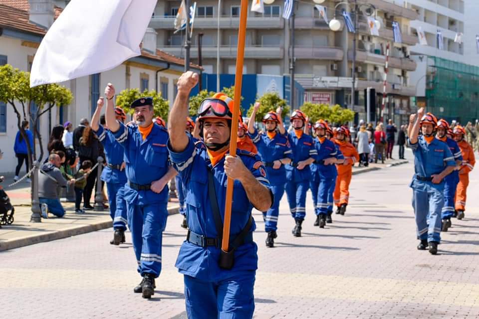 Παρών στις παρελάσεις Λάρνακας και Αραδίππου η Πολιτική Άμυνα (ΦΩΤΟ)