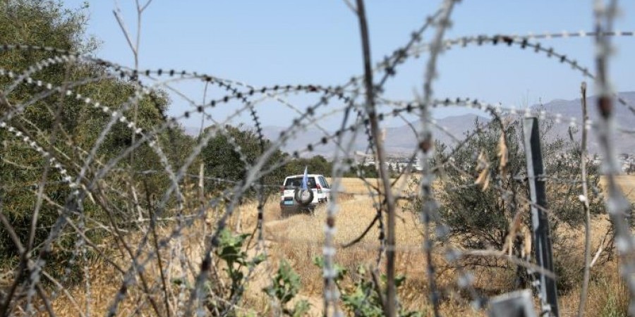 Τον Αύγουστο αρχίζει η τοποθέτηση συστήματος επιτήρησης διελεύσεων στην πράσινη γραμμή, λέει ο ΥΠΕΣ