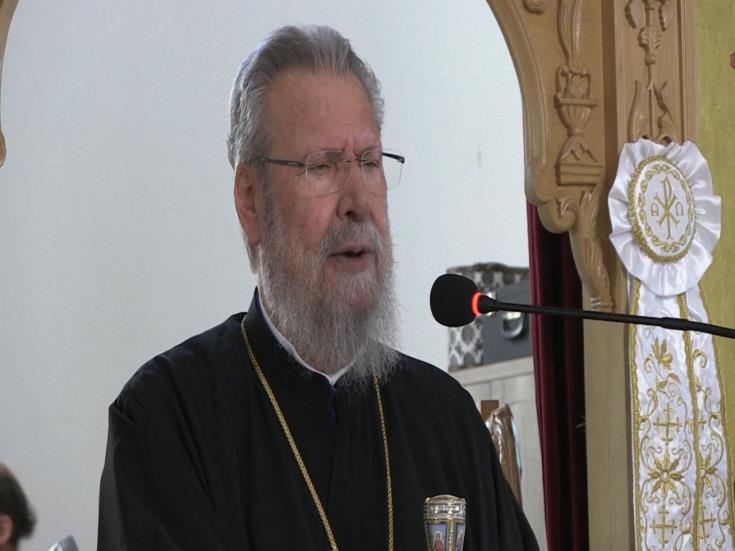 Κάταγμα στο χέρι υπέστη ο Αρχιεπίσκοπος – Υποβάλλεται σε επέμβαση
