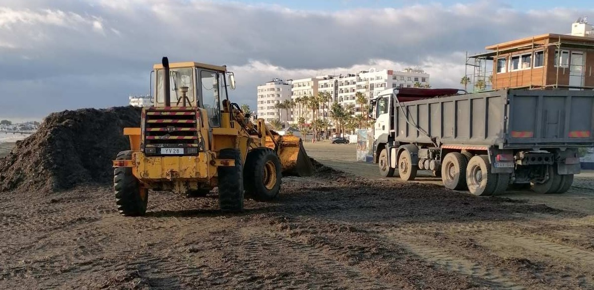 Συνεχίζεται ο καθαρισμός σε Λεωφόρους και παραλίες της Λάρνακας – Καθαριότητα στον εκδρομικό χώρο Τεκκέ