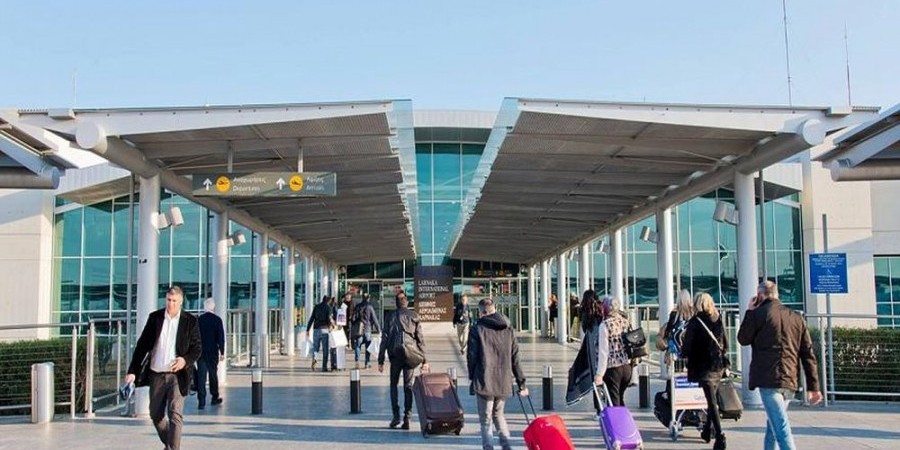 Επιχείρησε να ταξιδέψει με ξένο διαβατήριο- Δύο συλλήψεις στο αεροδρόμιο Λάρνακας
